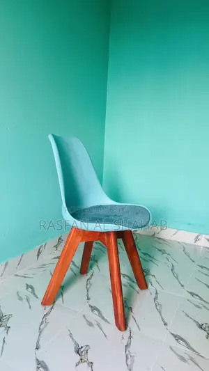 একটি চেয়ার বিক্রি করা হবে