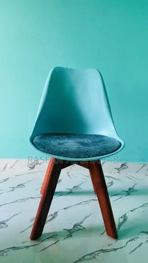 একটি চেয়ার বিক্রি করা হবে