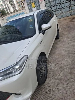 Toyota Corolla Fielder 1.5 Hybrid FWD 2017 Pearl