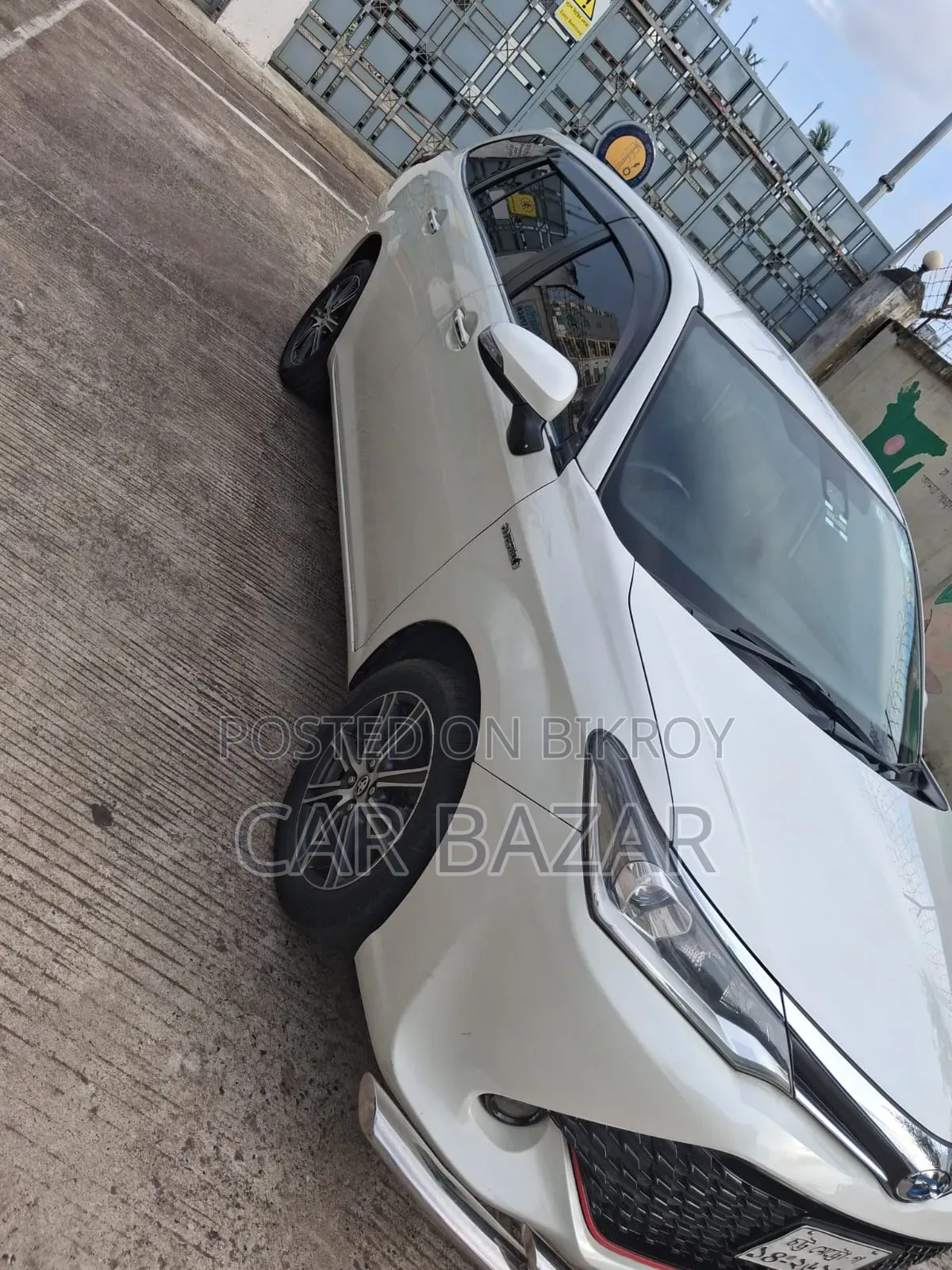 Toyota Corolla Fielder 1.5 Hybrid FWD 2017 Pearl