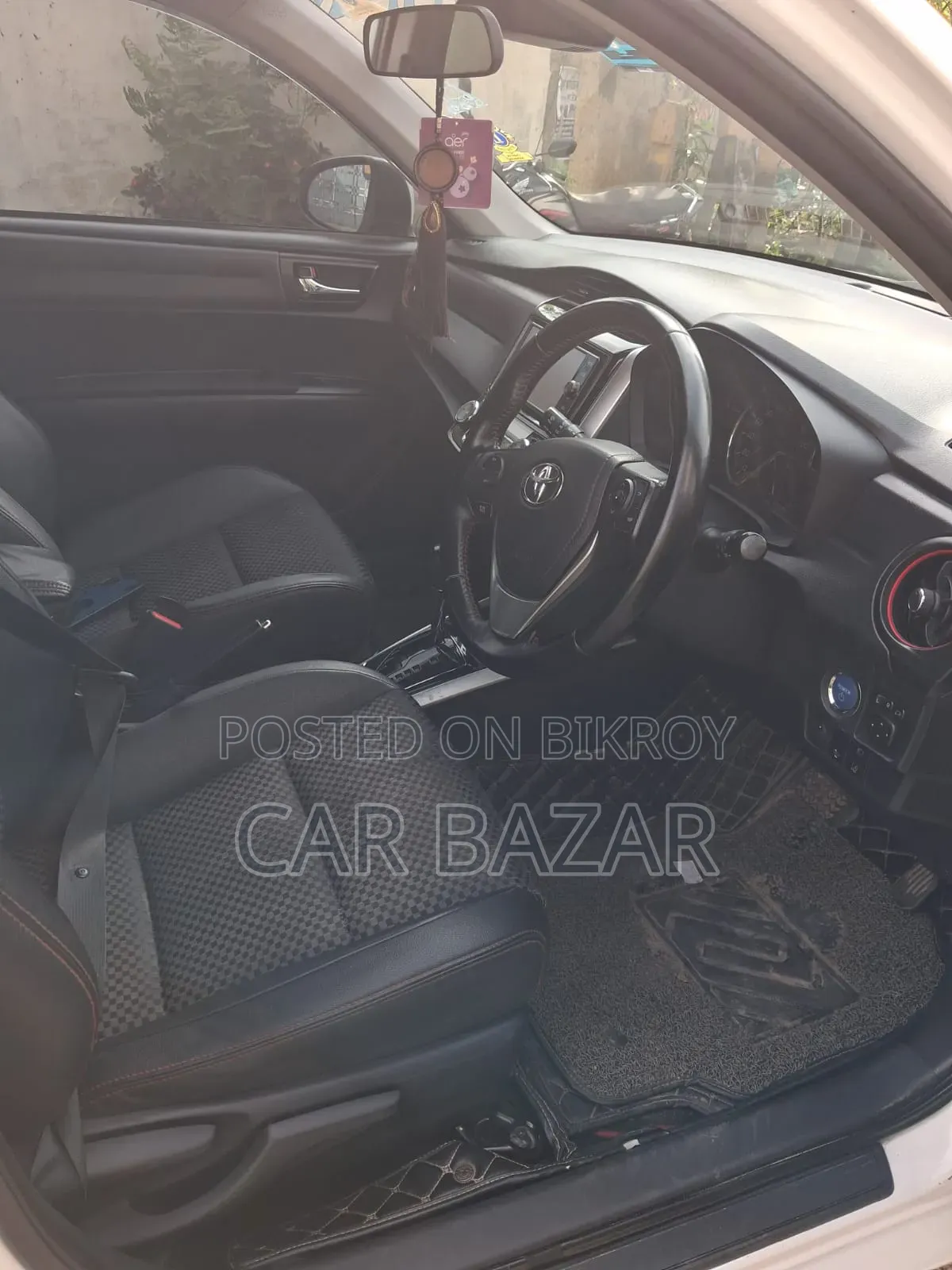 Toyota Corolla Fielder 1.5 Hybrid FWD 2017 Pearl