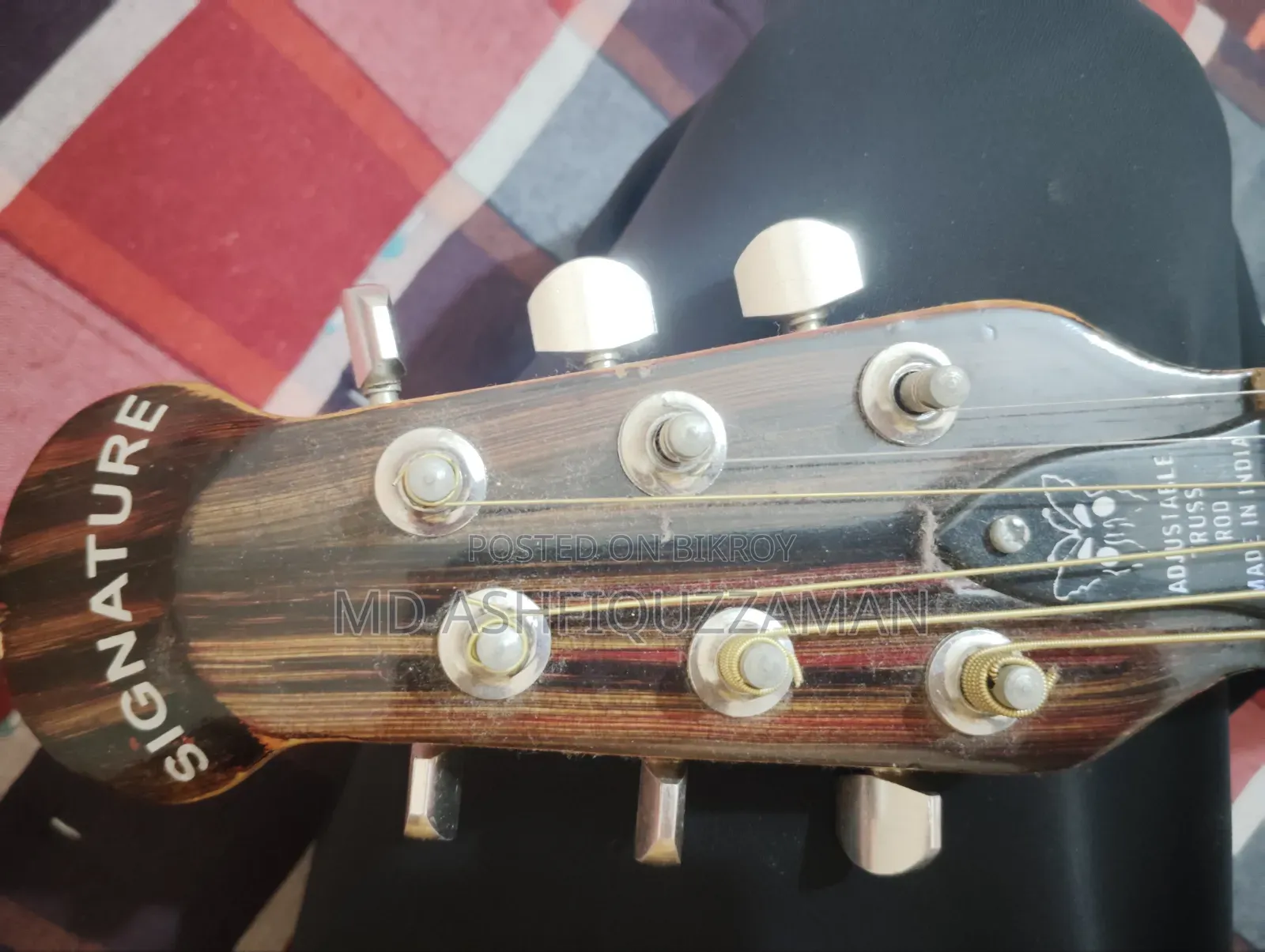 Signature Topaz 265 Acoustic Guitar