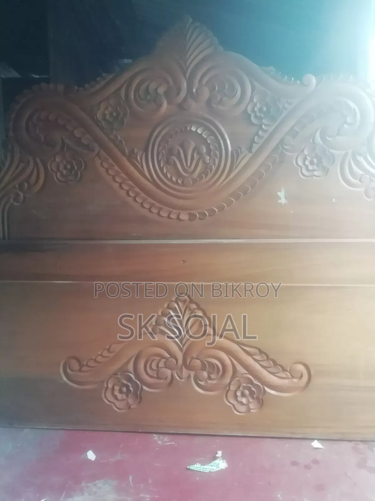 একটি সুন্দর ফ্রেশ বক্স খাট