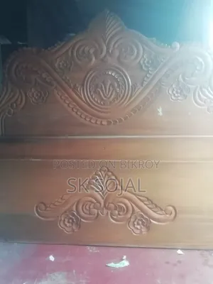 একটি সুন্দর ফ্রেশ বক্স খাট