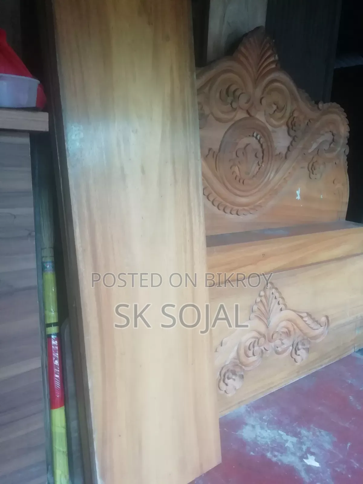 একটি সুন্দর ফ্রেশ বক্স খাট