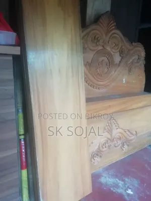 একটি সুন্দর ফ্রেশ বক্স খাট