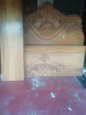 একটি সুন্দর ফ্রেশ বক্স খাট