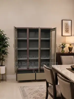 জব্বার স্টিলের প্রিমিয়াম ৩-ডোর স্টিল শোকেস—আধুনিক মজবুত নির্মাণআর