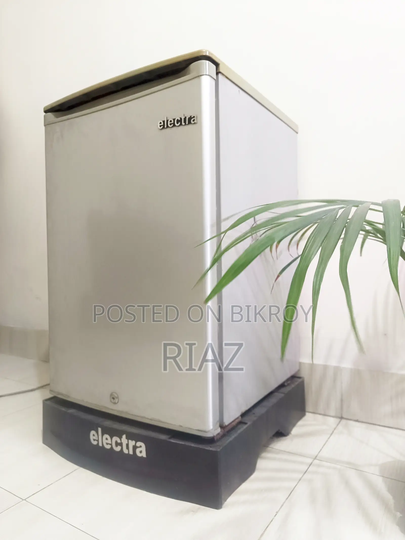 Mini Refrigerator Fridge Electra 71-Liter
