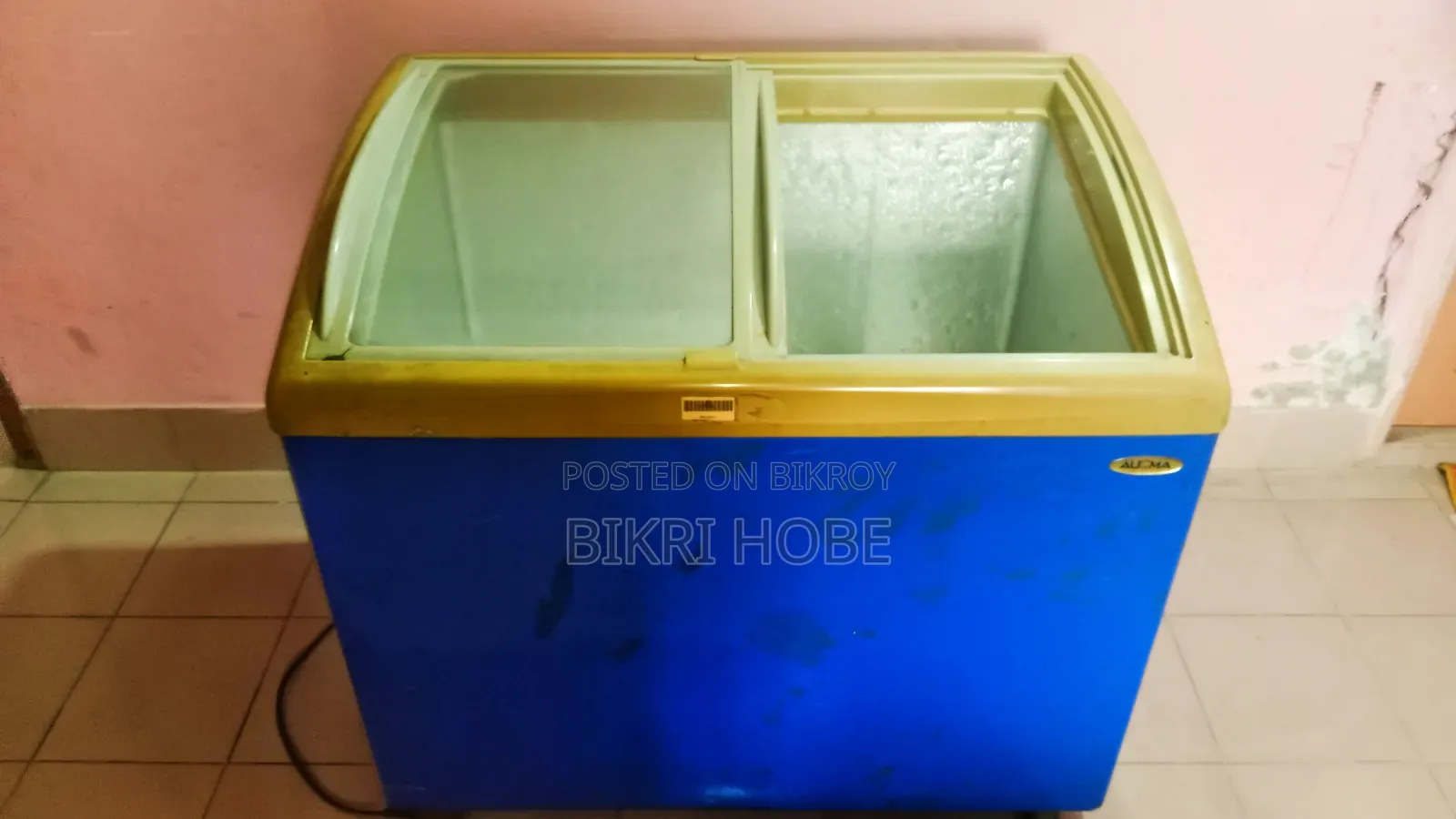গ্লাস-টপ ডিপ ফ্রিজ বিক্রি হবে। (জরুরি টাকায়)