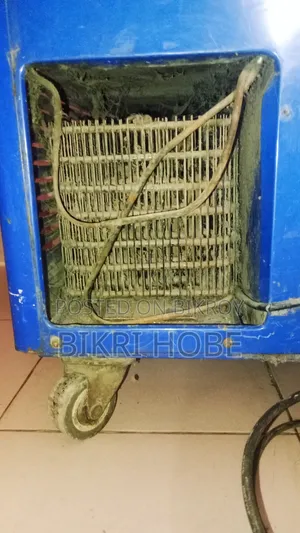 গ্লাস-টপ ডিপ ফ্রিজ বিক্রি হবে। (জরুরি টাকায়)