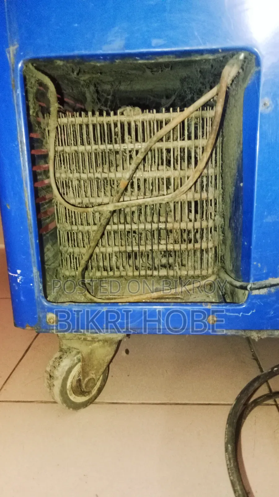 গ্লাস-টপ ডিপ ফ্রিজ বিক্রি হবে। (জরুরি টাকায়)