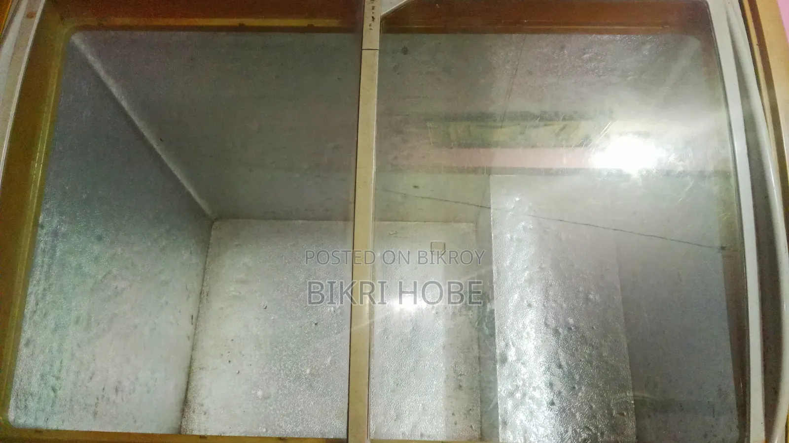 গ্লাস-টপ ডিপ ফ্রিজ বিক্রি হবে। (জরুরি টাকায়)