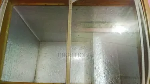 গ্লাস-টপ ডিপ ফ্রিজ বিক্রি হবে। (জরুরি টাকায়)