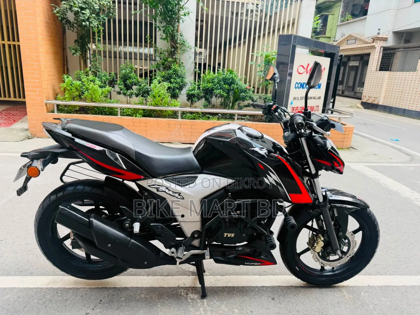 TVS Apache RTR 160 4V 2024 Black