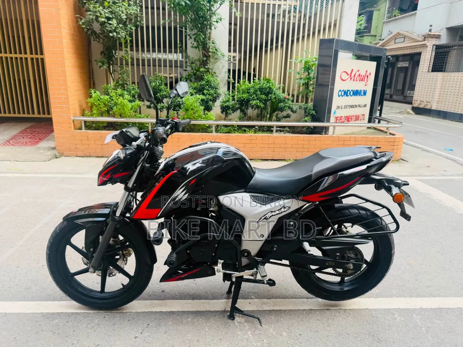 TVS Apache RTR 160 4V 2024 Black