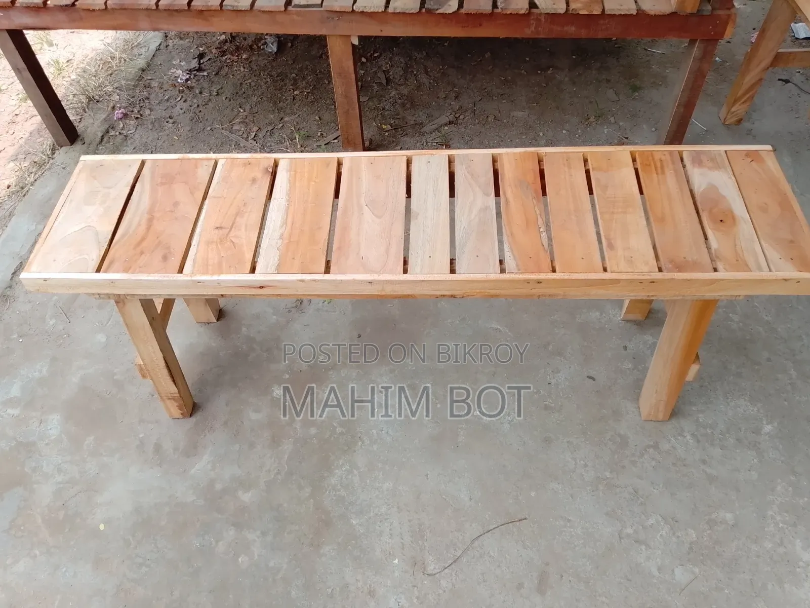 মেহেগুনি কাঠের বেঞ্চ ও সোকেস
