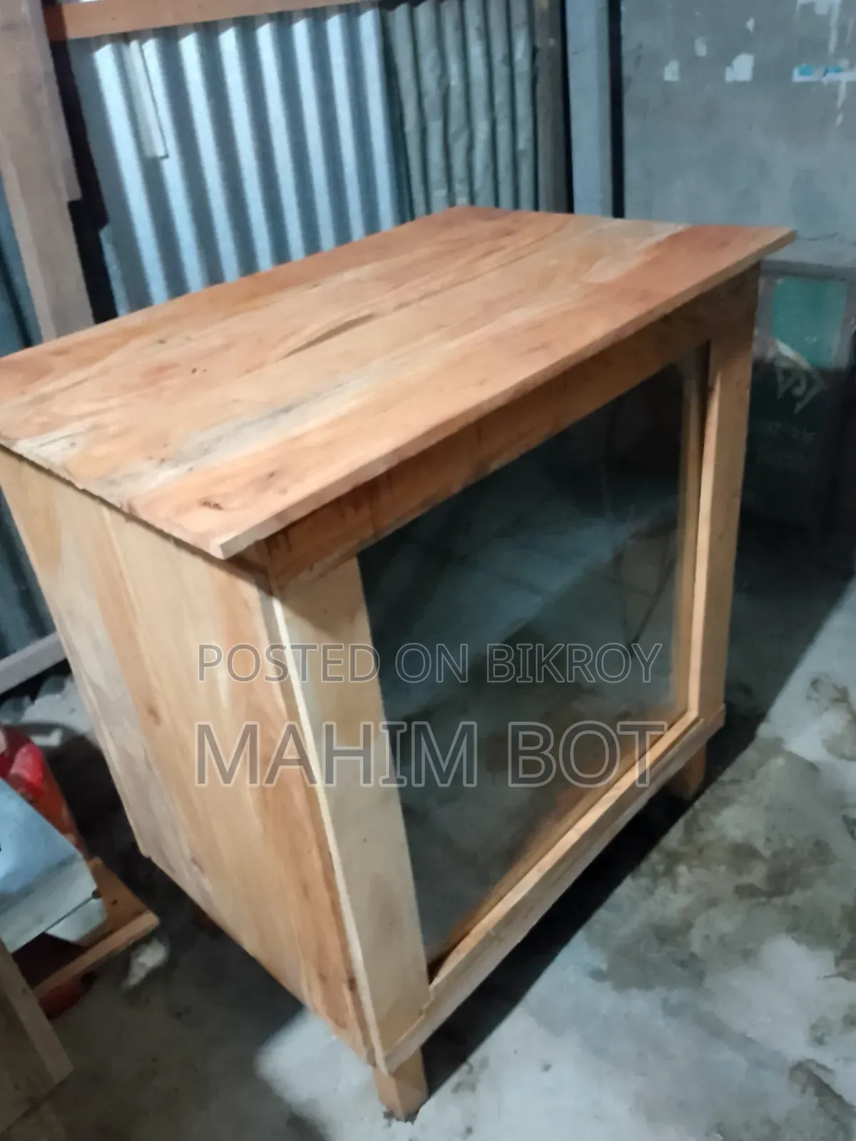 মেহেগুনি কাঠের বেঞ্চ ও সোকেস