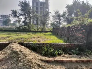 এম ব্লকে দক্ষিণমুখী প্লট