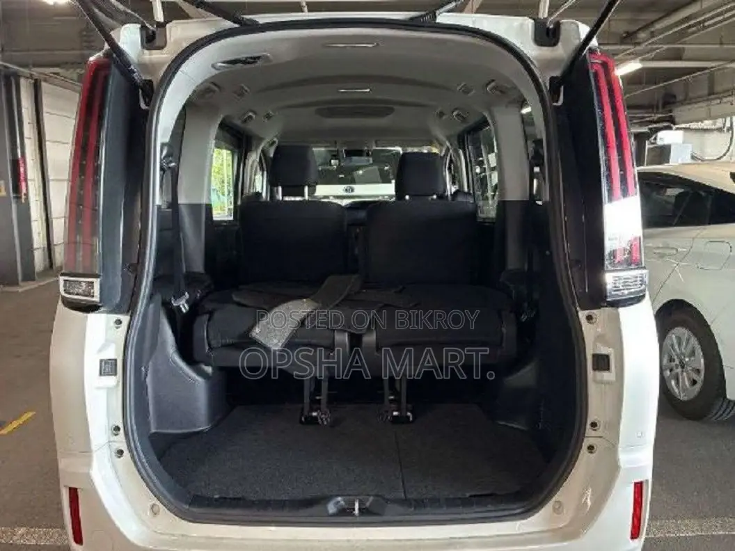 Toyota Noah 2021 Pearl