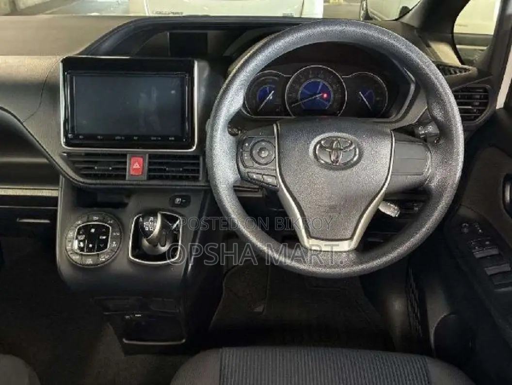 Toyota Noah 2021 Pearl