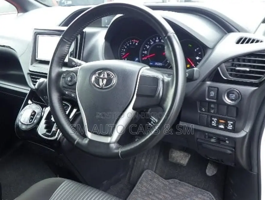 Toyota Noah 2021 Pearl