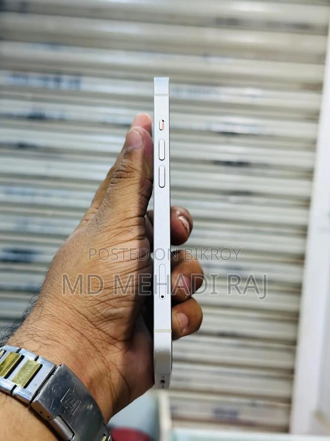 অ্যাপল আইফোন ১৩ ১২৮ জিবি হোয়াইট
