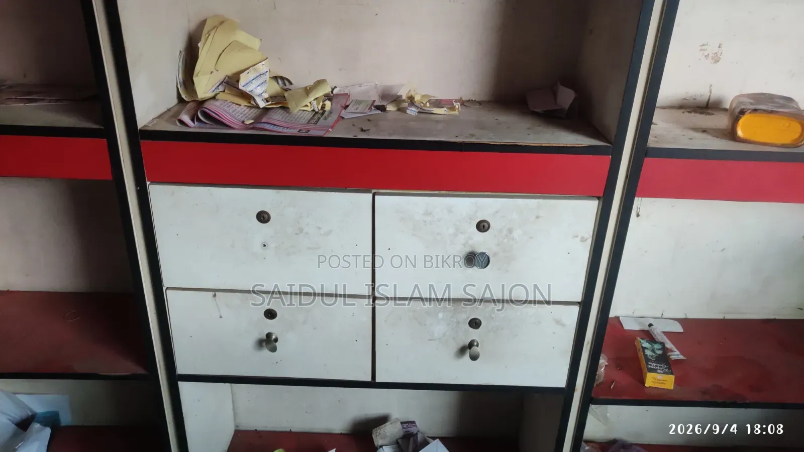 দোকানের ডেকোরেশন এবং কাউন্টার সোকেজ