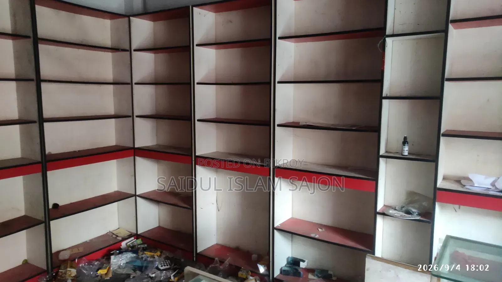 দোকানের ডেকোরেশন এবং কাউন্টার সোকেজ