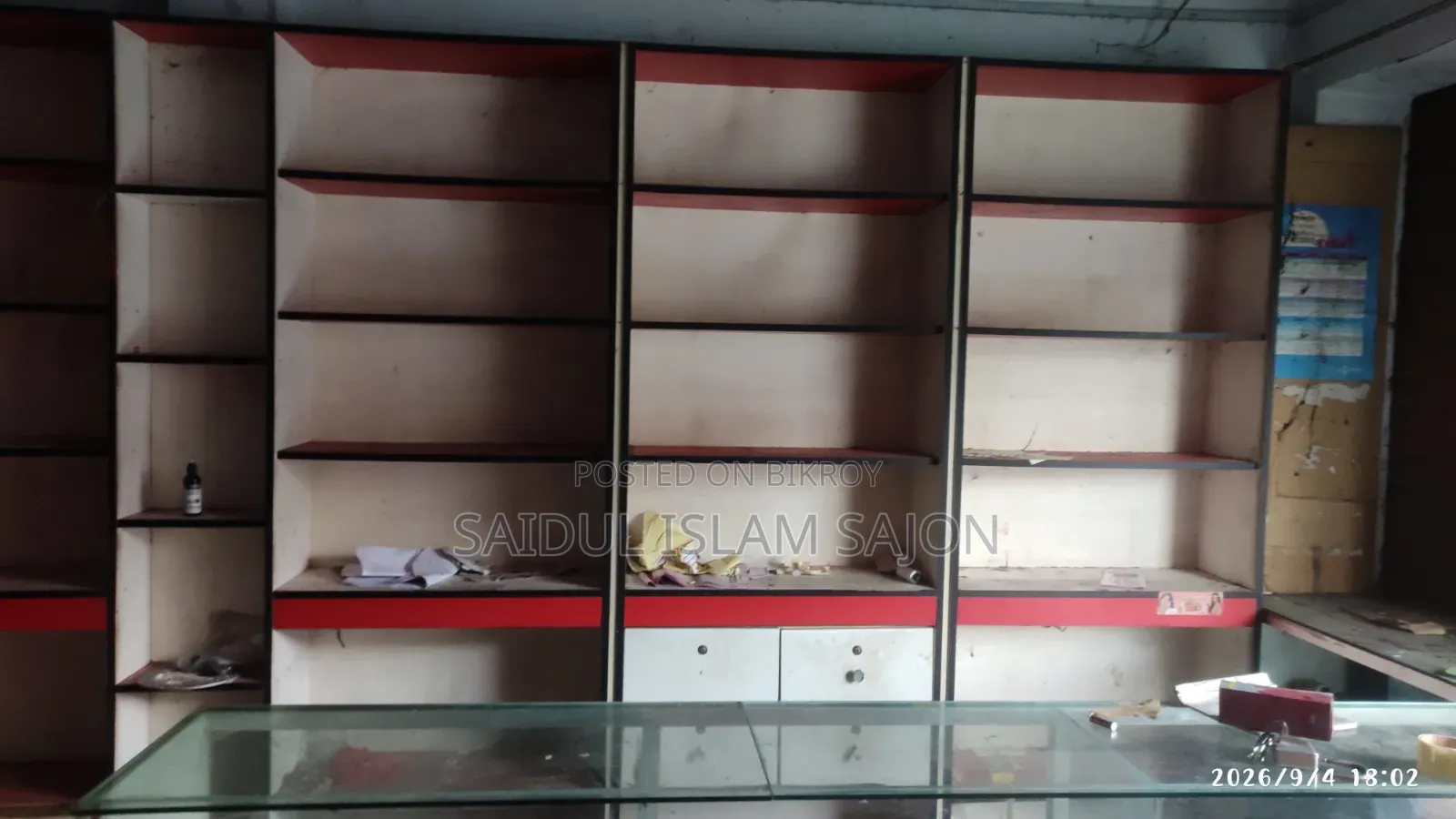 দোকানের ডেকোরেশন এবং কাউন্টার সোকেজ