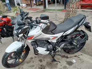 Hero Thriller 160R Refresh 2021 White