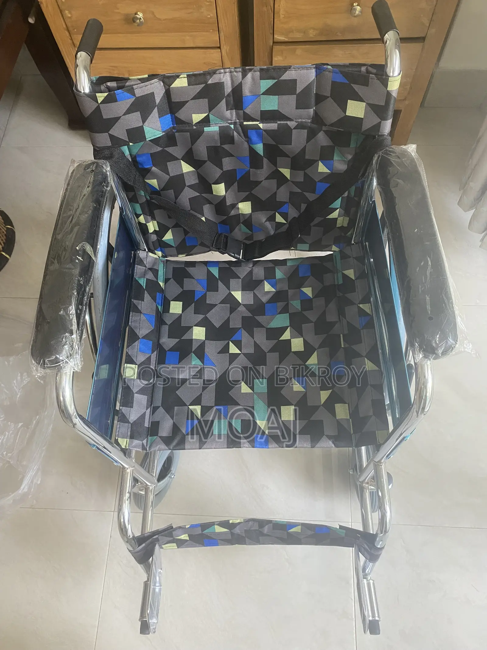Used Manual Wheelchair – Good Condition, Slightly Damaged Wheels.