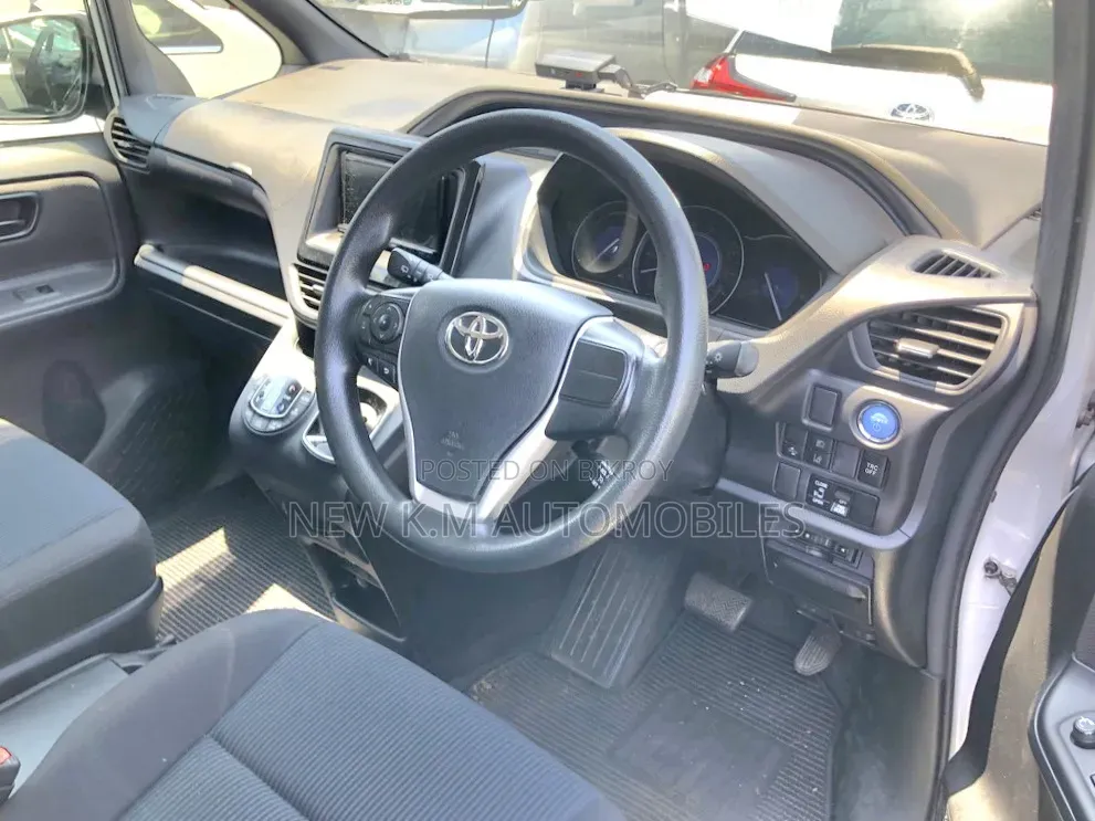 Toyota Noah 2021 Pearl