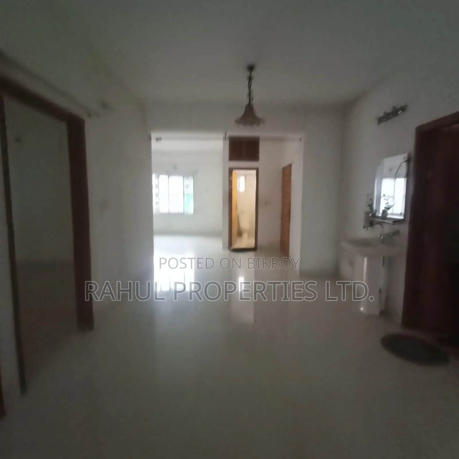 3bdrm Apartment in Rowshan Monzil, Basundhara for Sale