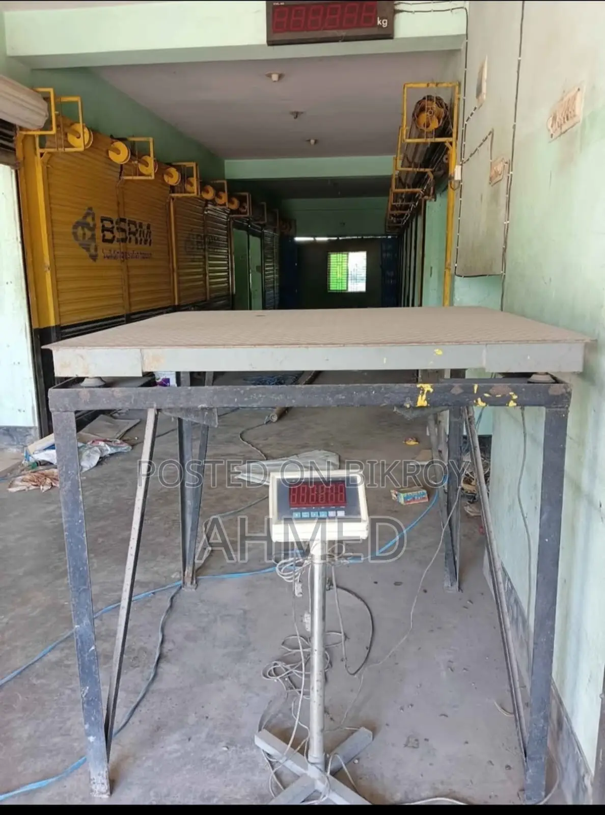 ২ টন ওজন করার ক্ষমতা সম্পন্ন একটি Weight Scale Machine।