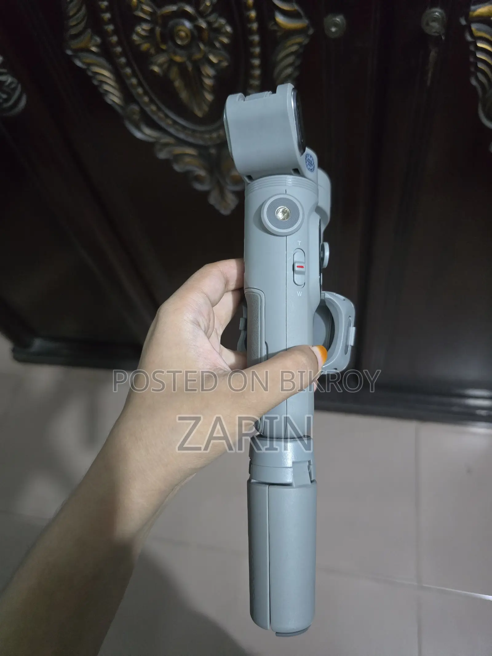 The Aochuan Smart X 3-Axis Smartphone Gimbal Stabilizer)