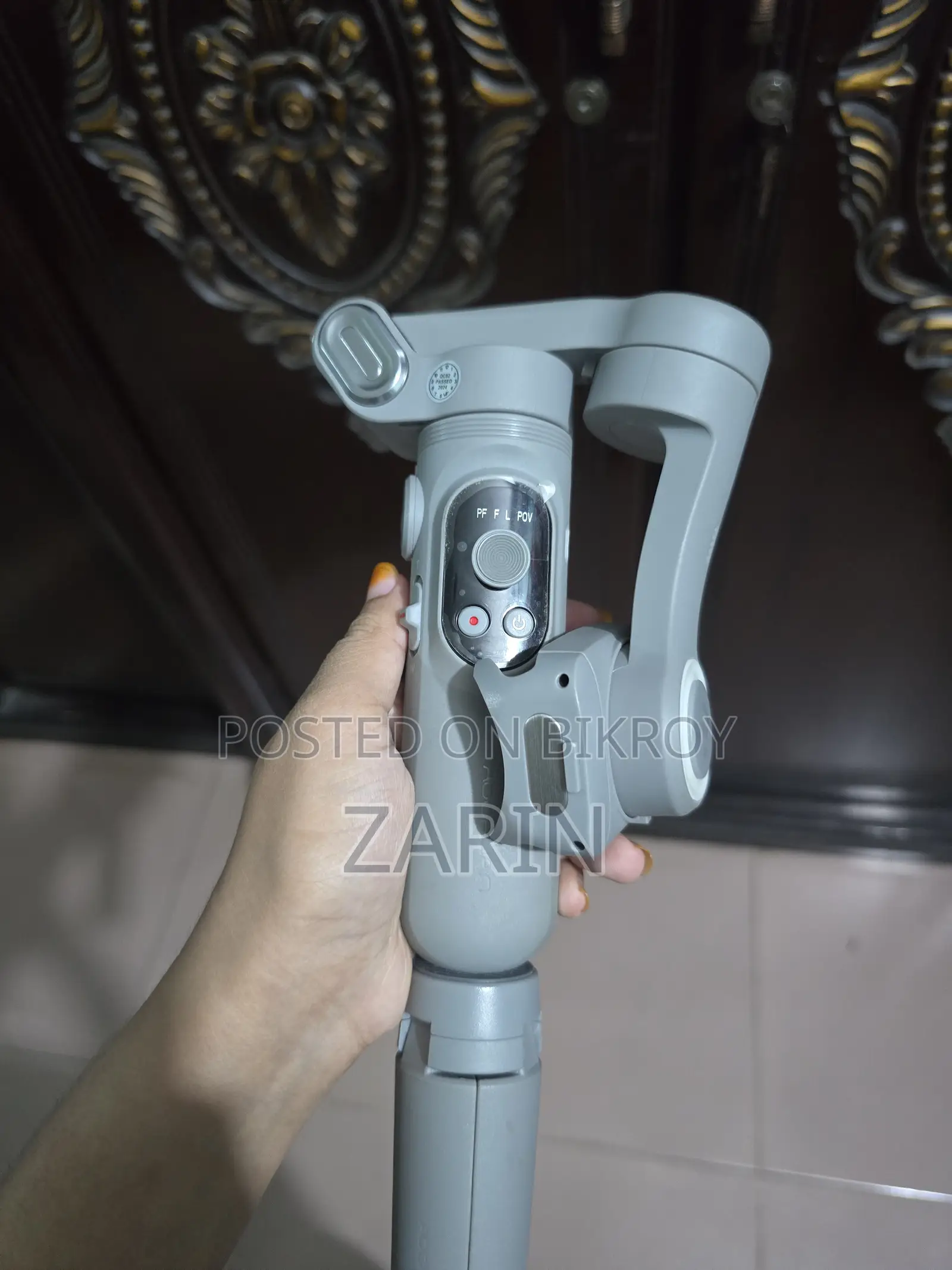 The Aochuan Smart X 3-Axis Smartphone Gimbal Stabilizer)