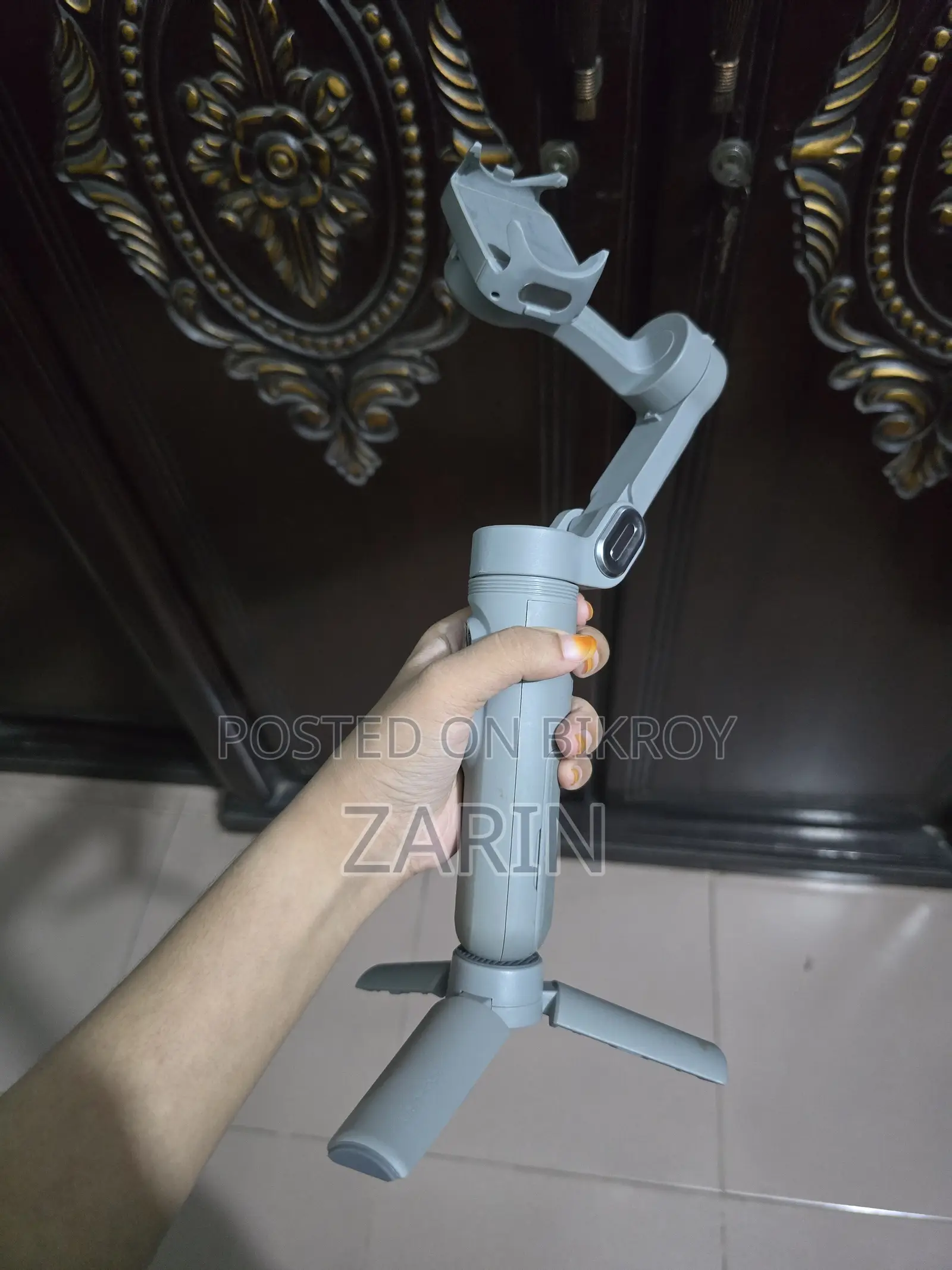 The Aochuan Smart X 3-Axis Smartphone Gimbal Stabilizer)