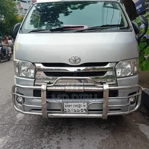 Toyota Noah 2.0 FWD (8 Seater) 2015 Silver