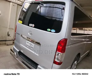Toyota Noah 2.0 FWD (8 Seater) 2015 Silver