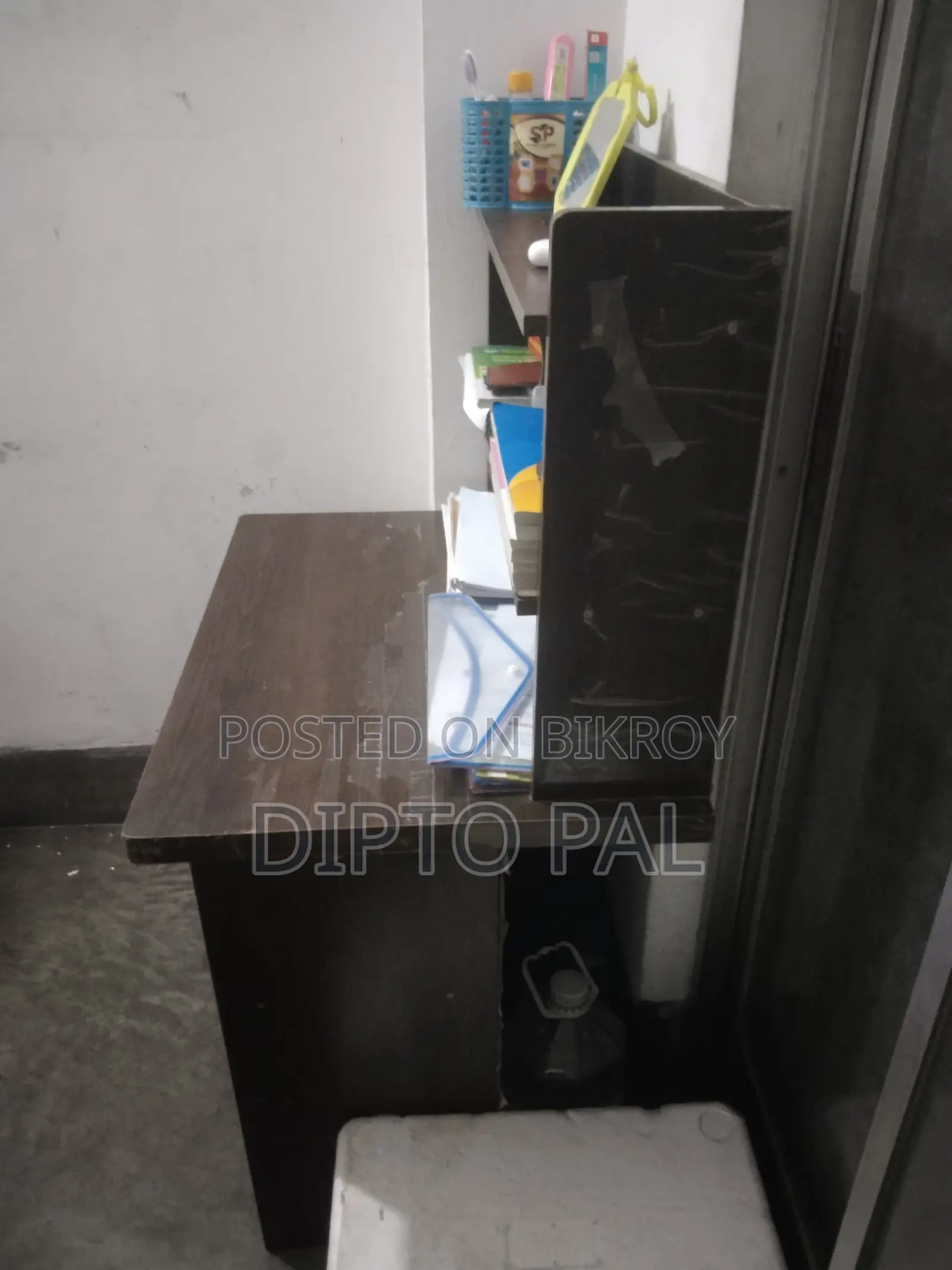 টেবিল ও চেয়ার