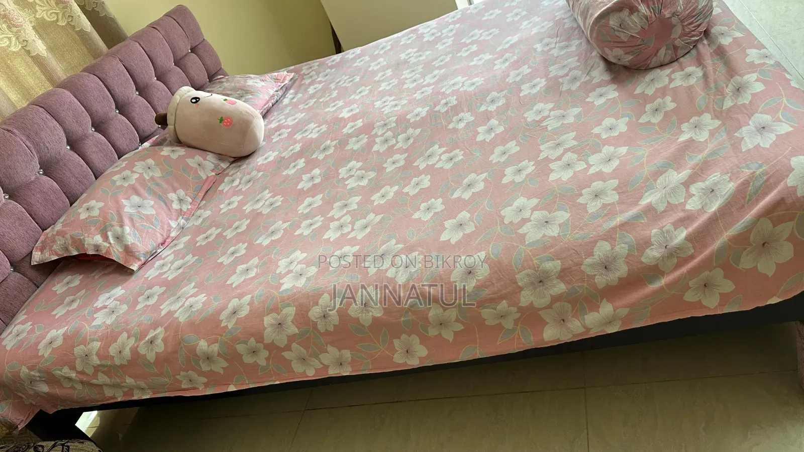 বেডরুমের খাট