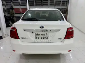 Toyota Axio 1.5 Hybrid 2WD 2015 White