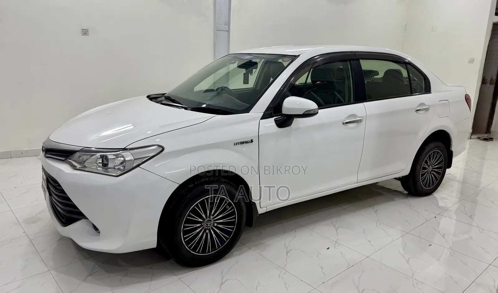 Toyota Axio 1.5 Hybrid 2WD 2015 White
