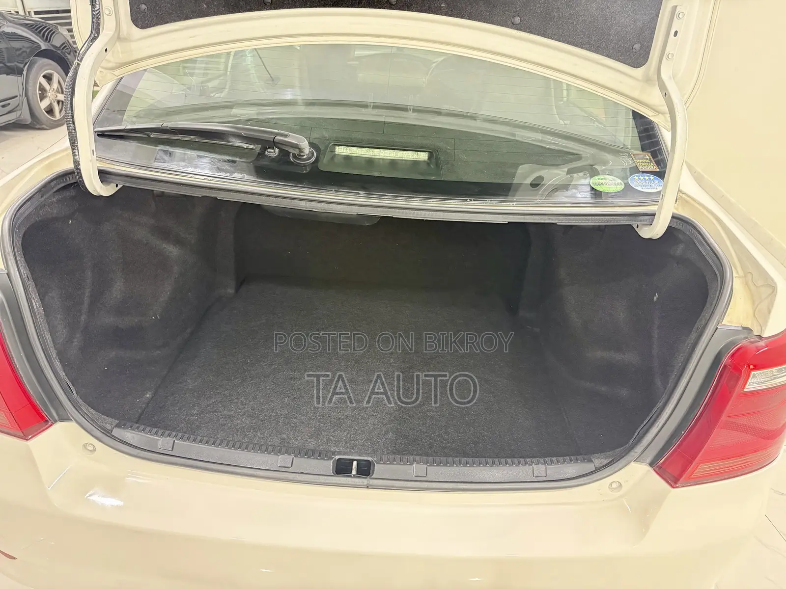Toyota Axio 1.5 Hybrid 2WD 2015 White