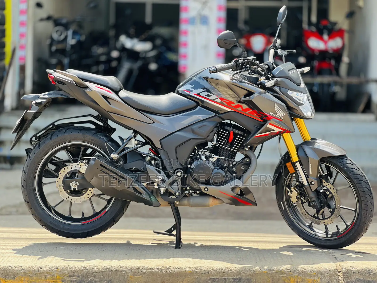 Honda Hornet 2.0 2025 Black
