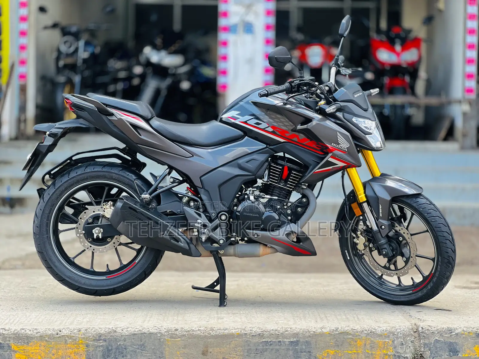 Honda Hornet 2.0 2025 Black