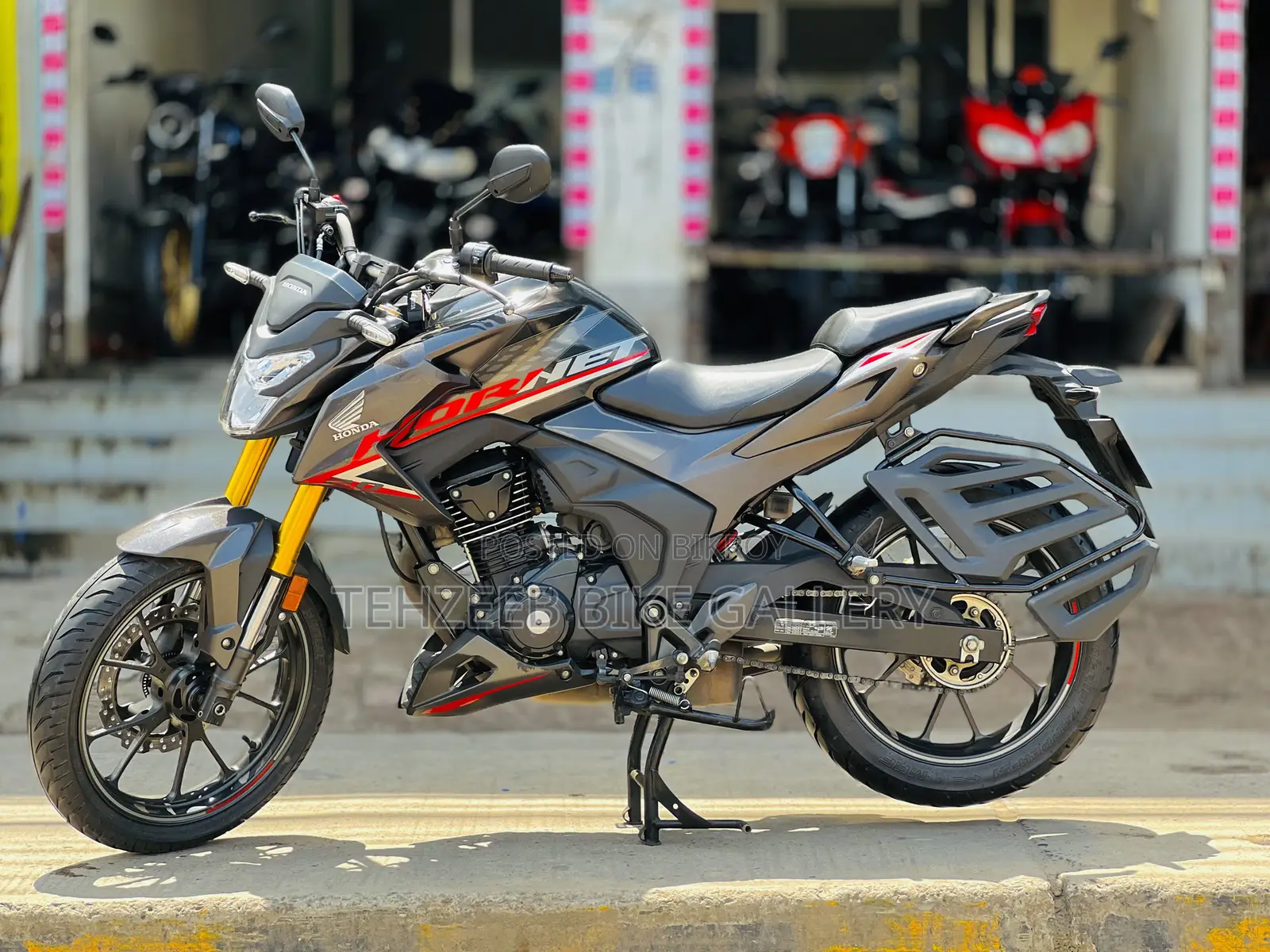 Honda Hornet 2.0 2025 Black