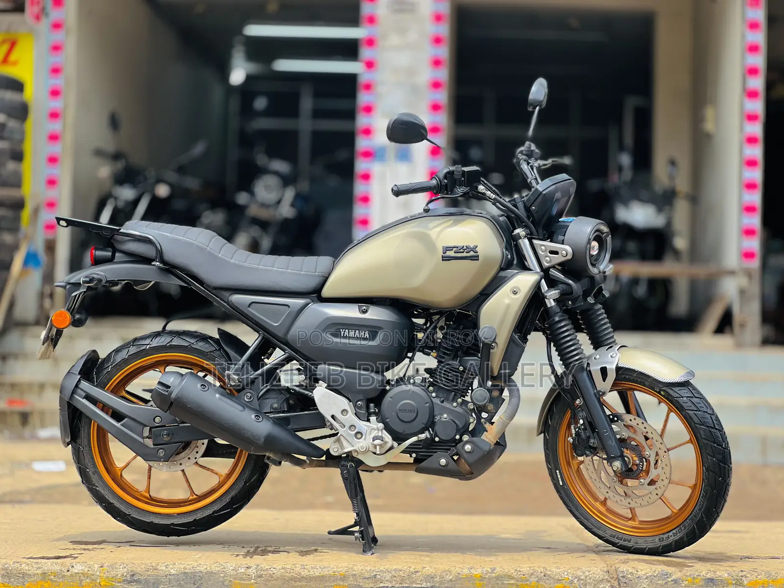 Yamaha FZ-X 2025 Gold