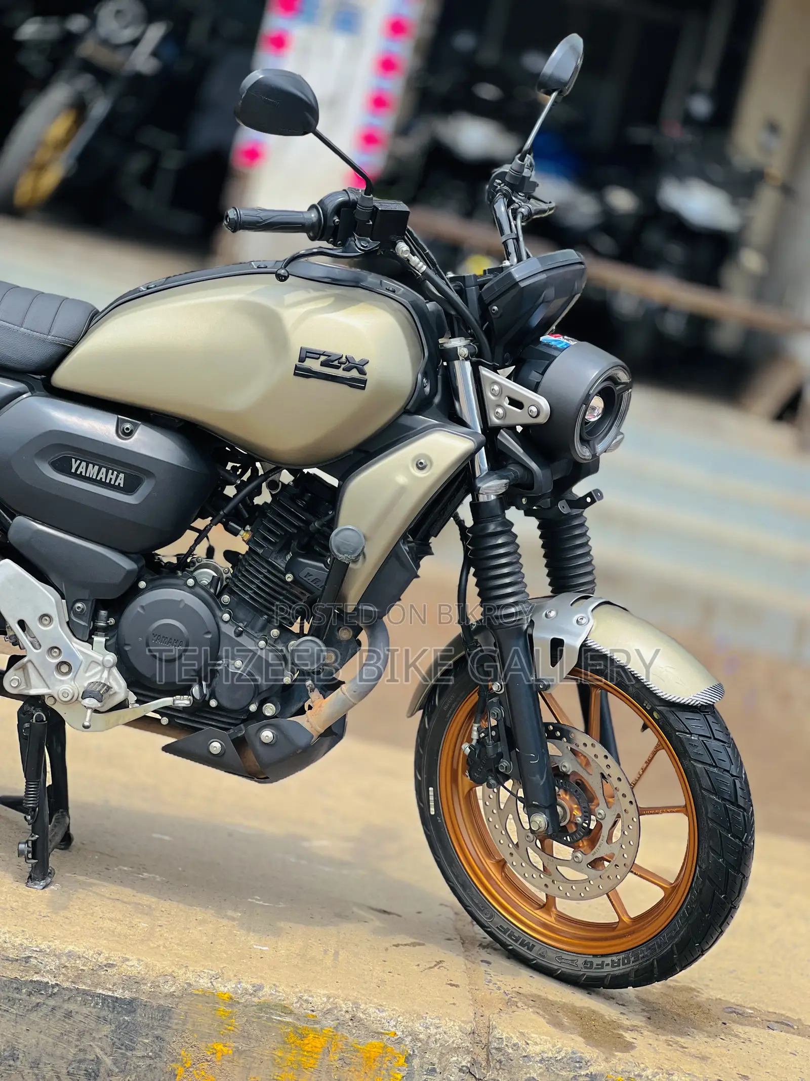 Yamaha FZ-X 2025 Gold